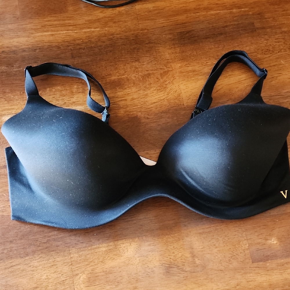 Victoria Secrets Lightly Lined Tshirt Black Women's Bra